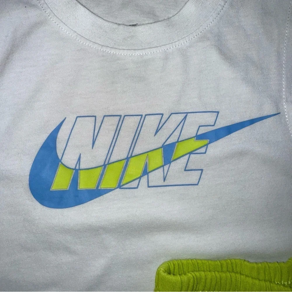 Boys Nike tank top and short set size 6like new